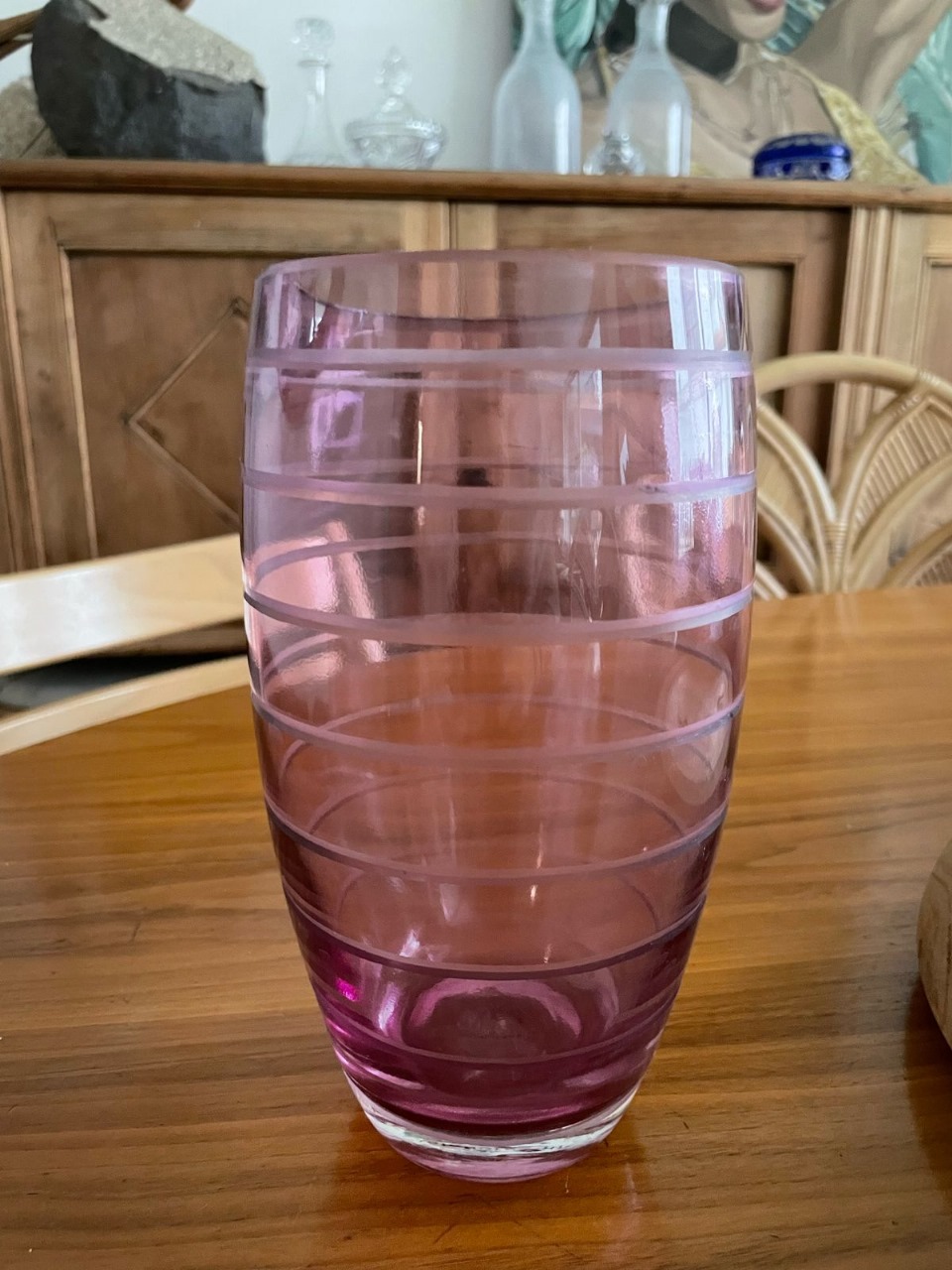 Florero antiguo morado