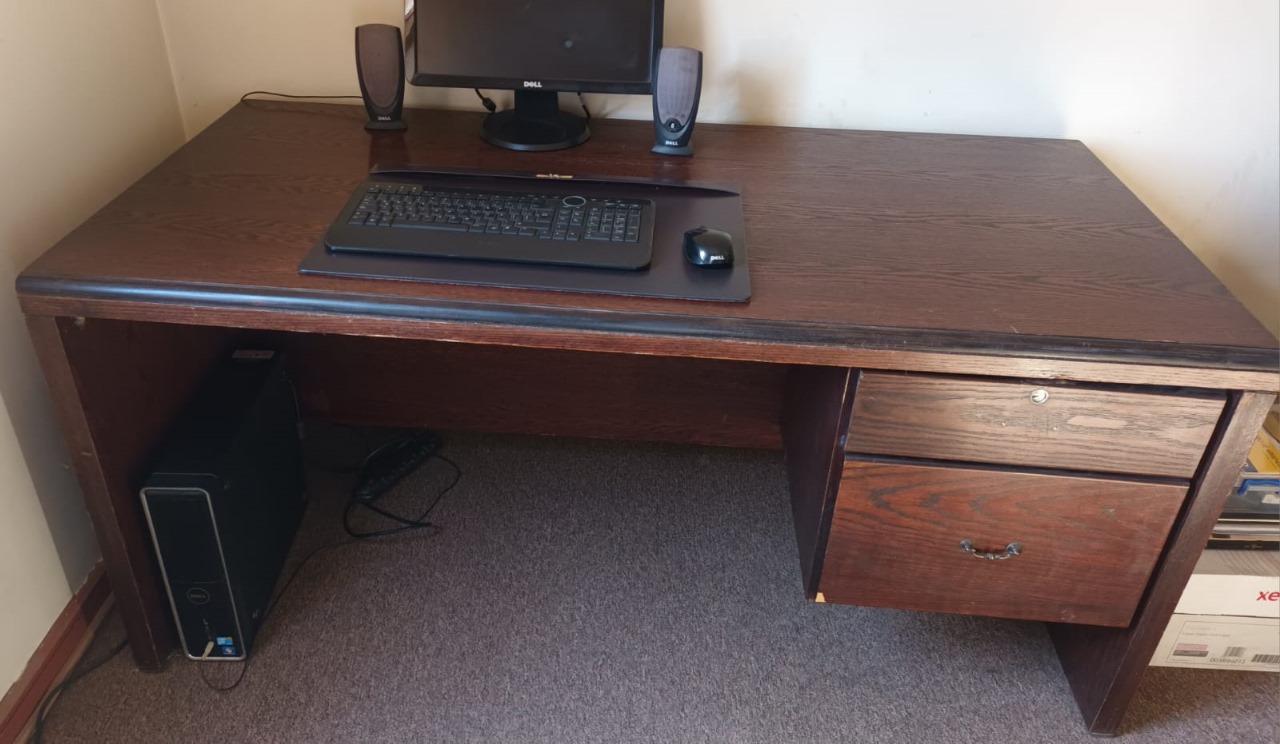 Escritorio con cajonera derecha