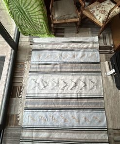 Alfombra étnica tonos grises