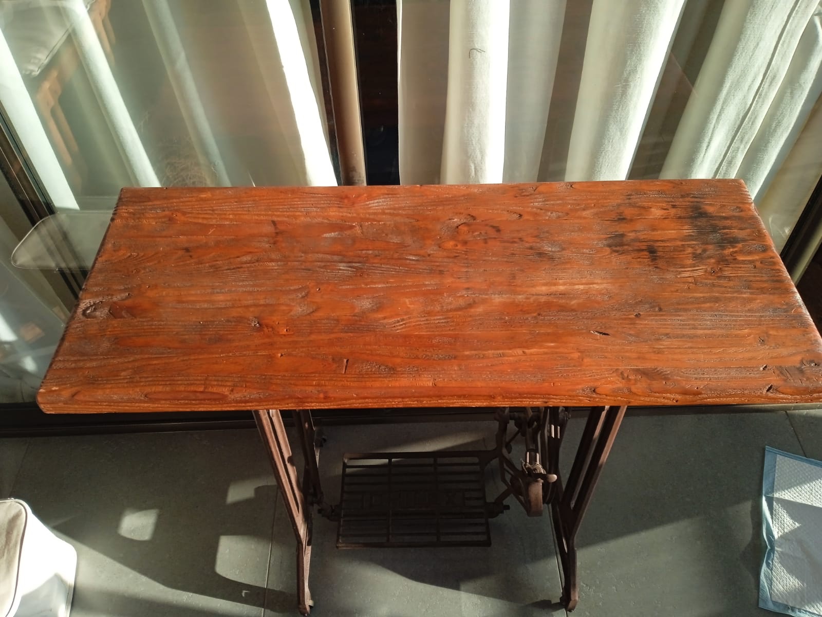 Mesa de máquina de coser Roble