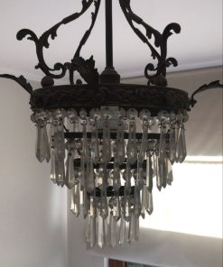 Lámpara de techo lagrimas y soporte tallado