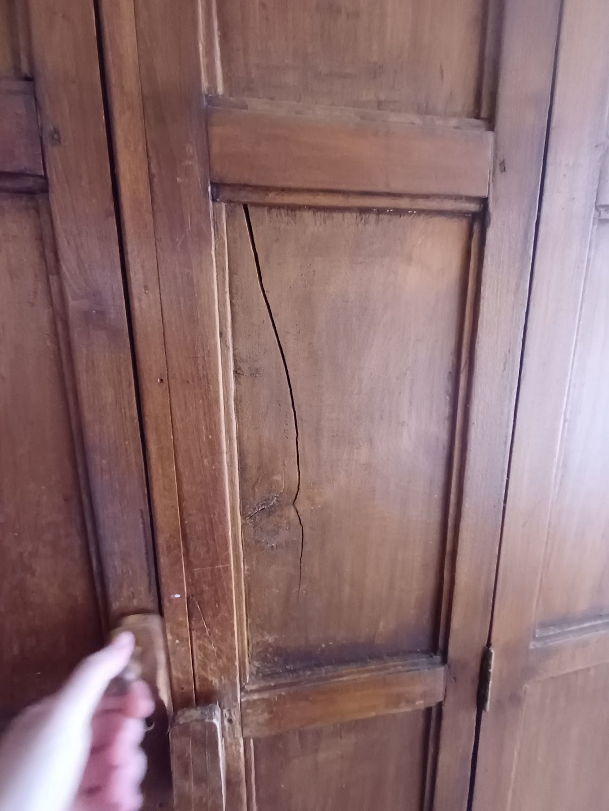 Ropero armario de madera - Imagen 2