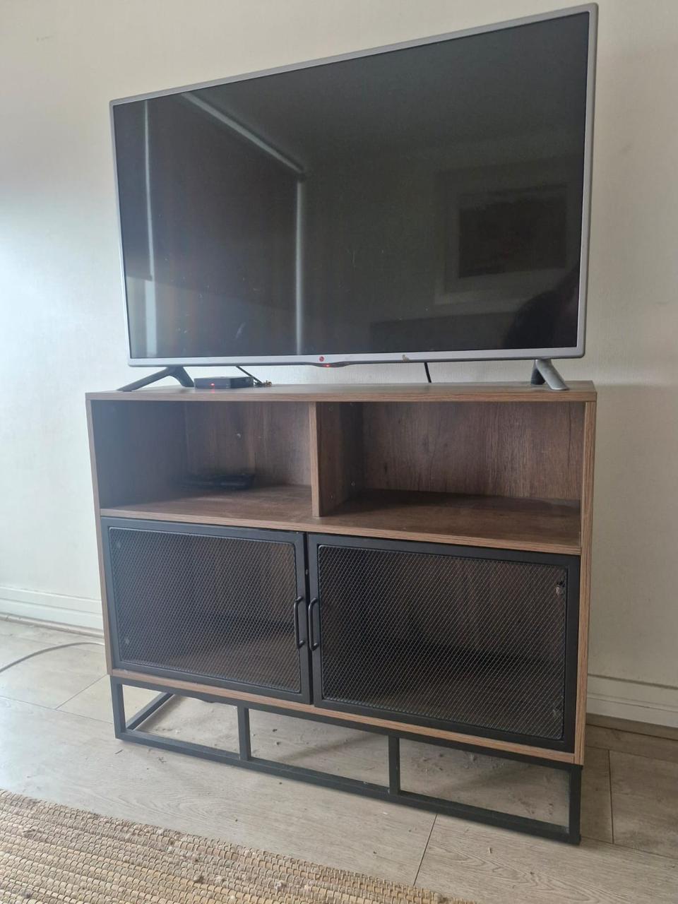 Rack TV 2 puertas melamina y metal