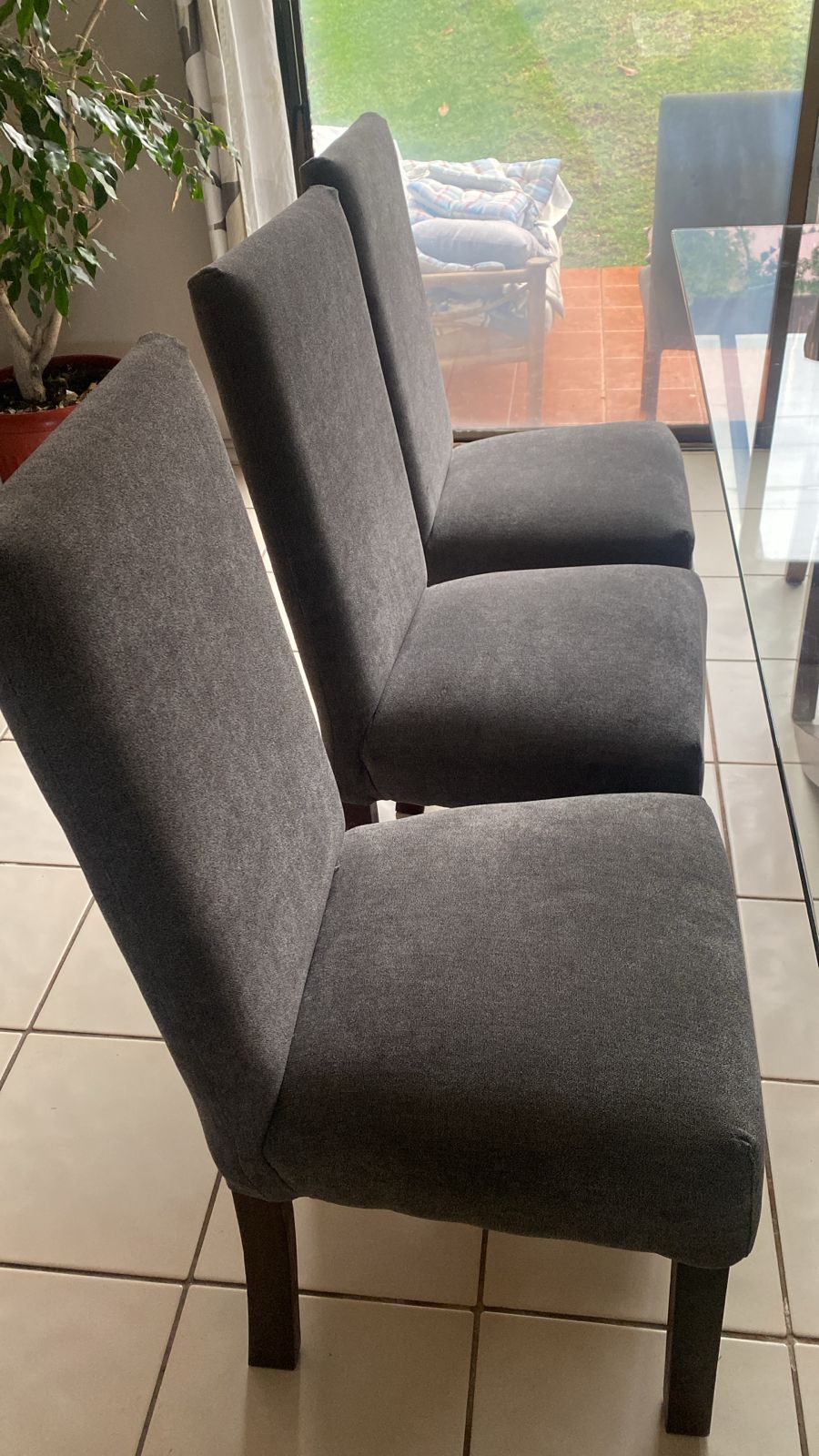Juego comedor vidrio y 8 silla gris - Imagen 4