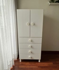 Cajonera y gabinete con patas removibles Ikea Stuva