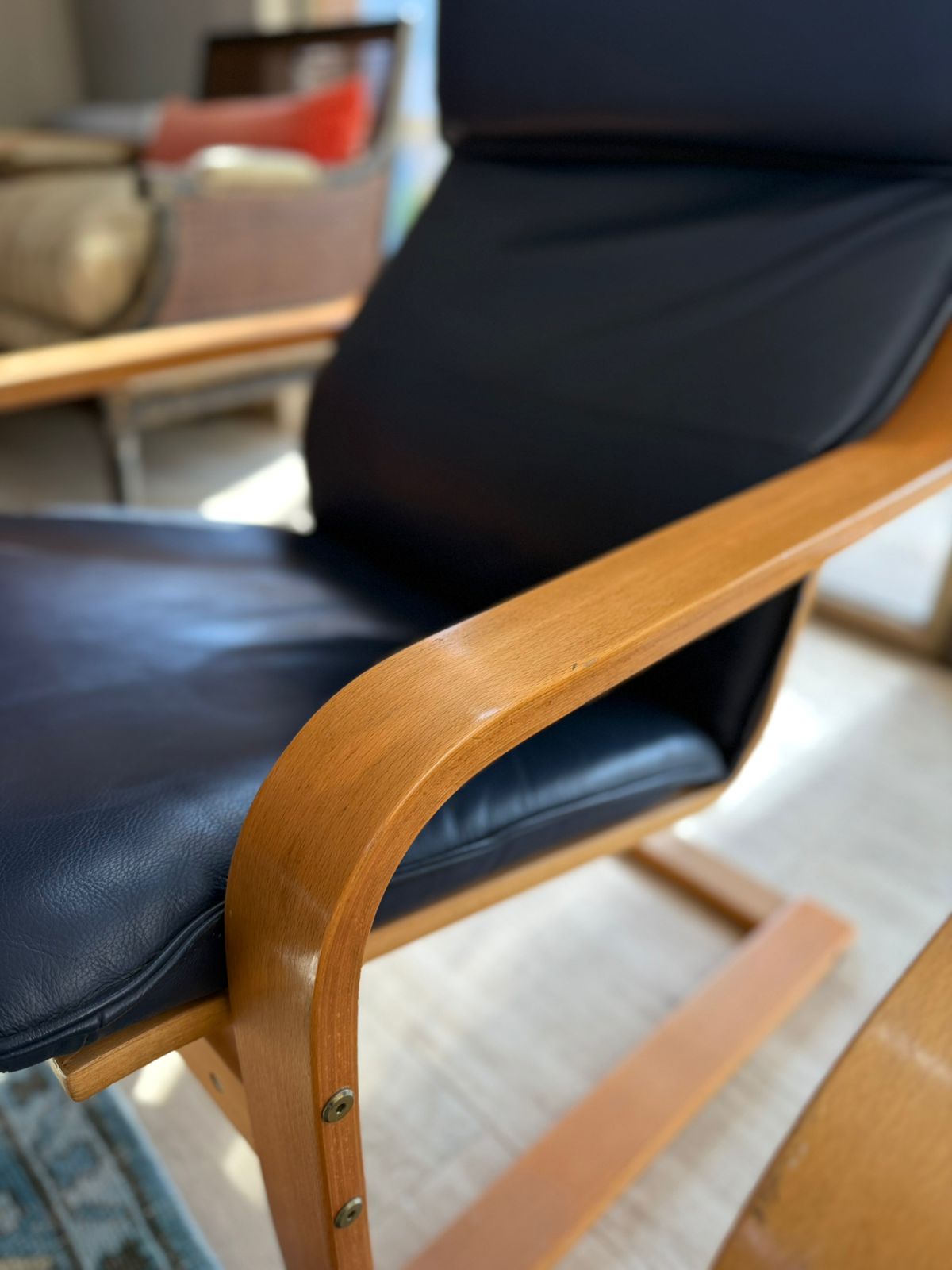 Sitiales de cuero y madera - Imagen 4