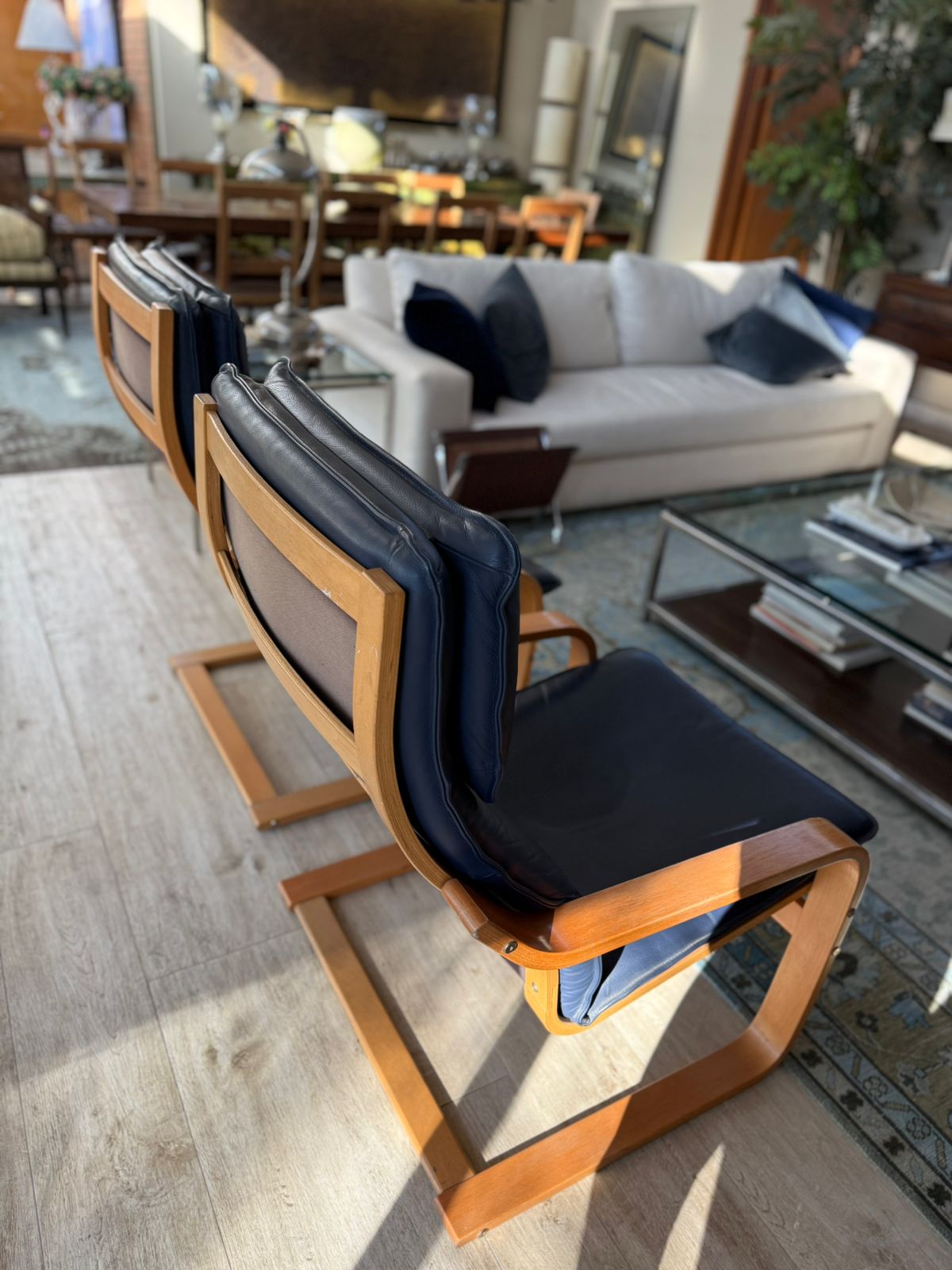 Sitiales de cuero y madera - Imagen 5