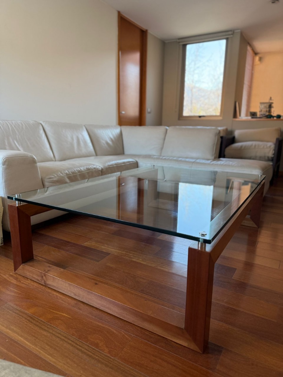 Mesa de centro vidrio suspendido y madera