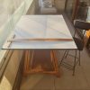 Mesa de dibujo para arquitectura con silla y regla T
