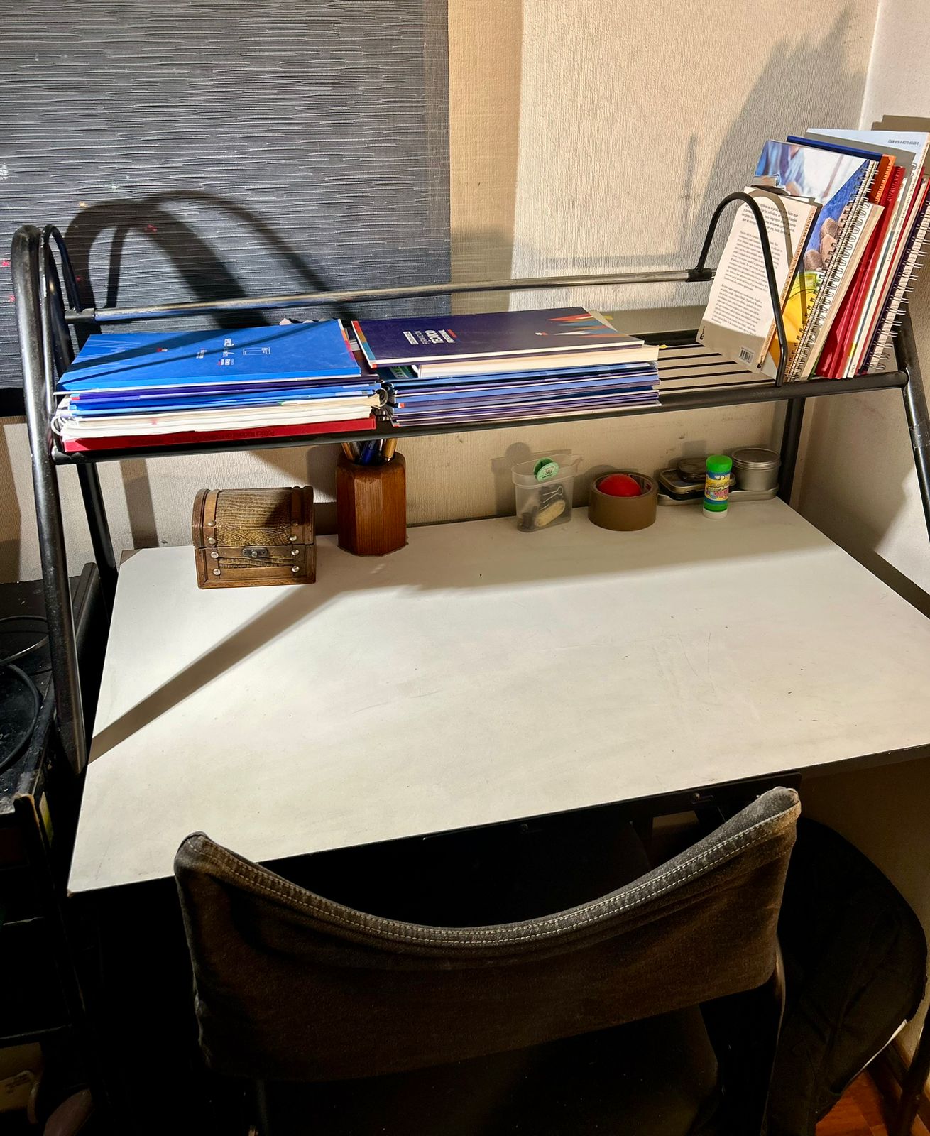 Escritorio con repisa blanco - Imagen 2