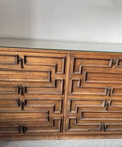 Cómoda madera encina moldura geométrica