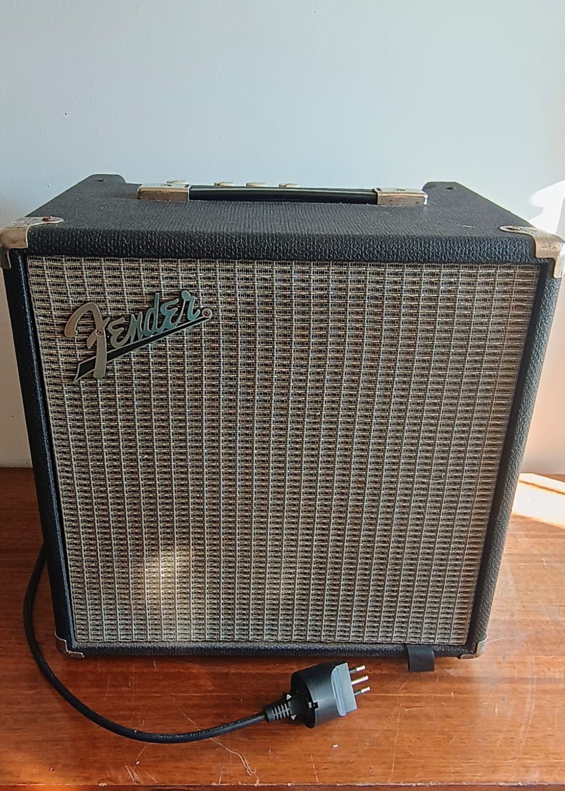 Amplificador para bajo eléctrico Fender - Imagen 2