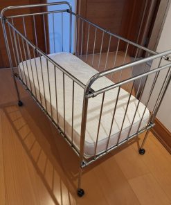 Cuna cromada plegable