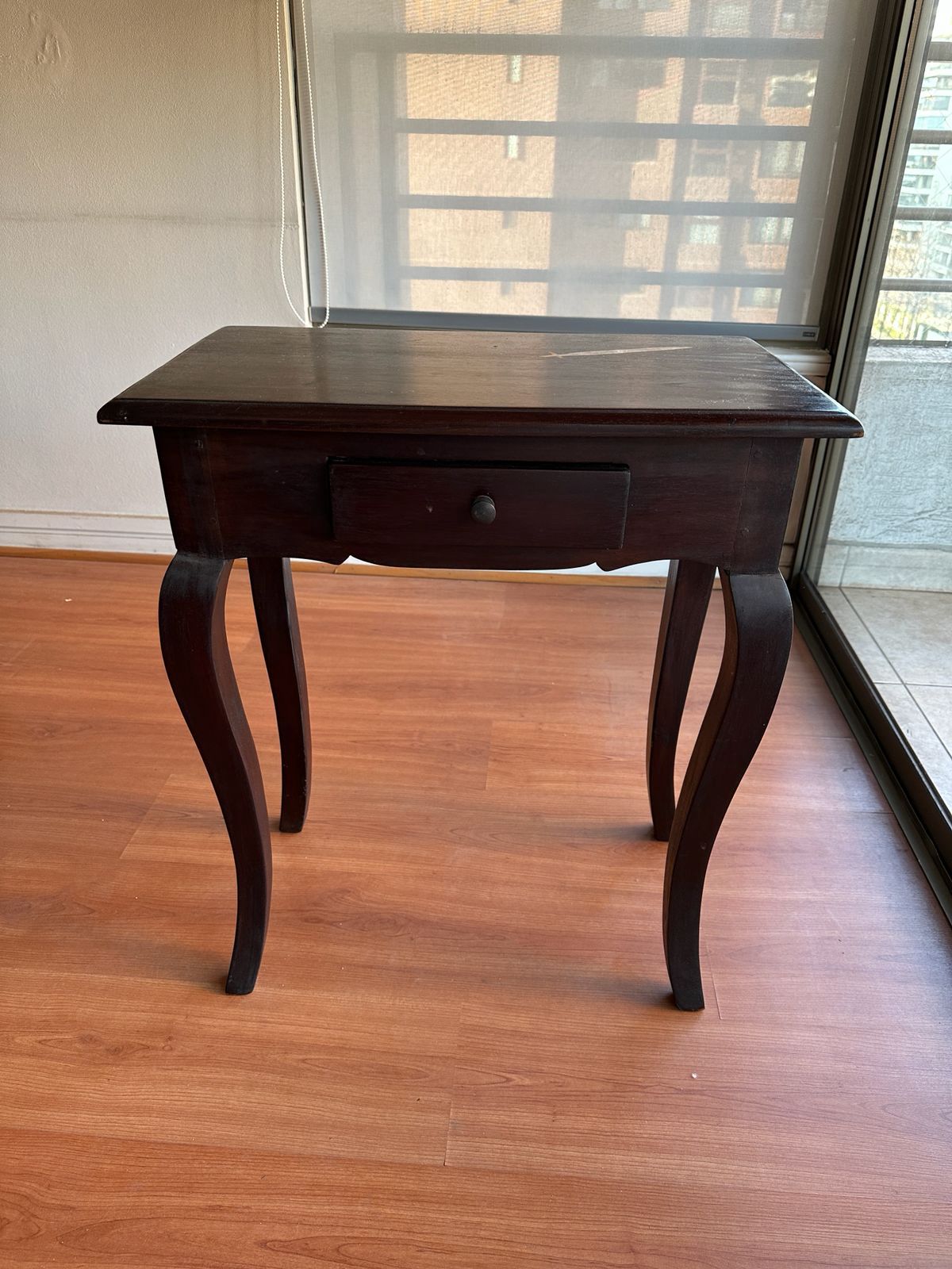 Velador o mesita lateral madera con cajón