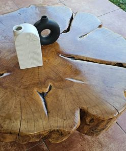Mesa lateral diseño trébol en madera