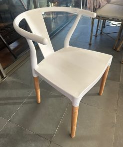 Silla de Wishbone blanca