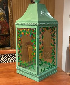 Vitrina pequeña metálica decorativa