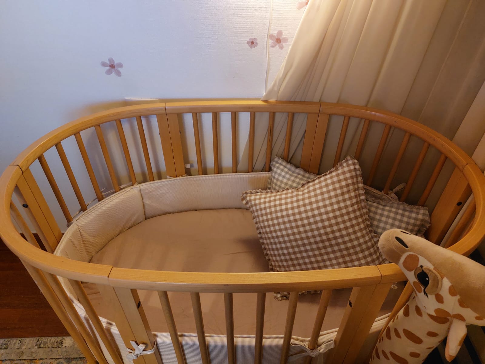 Cuna mini Stokke Sleepi V3 con extensión - Imagen 2