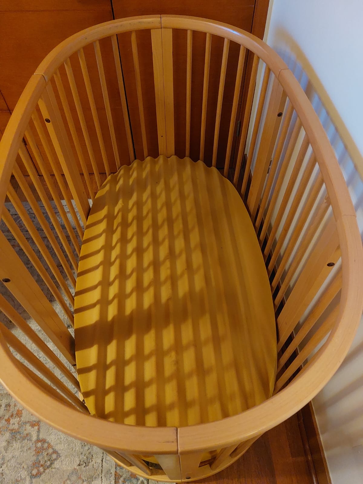 Cuna mini Stokke Sleepi V3 con extensión - Imagen 4