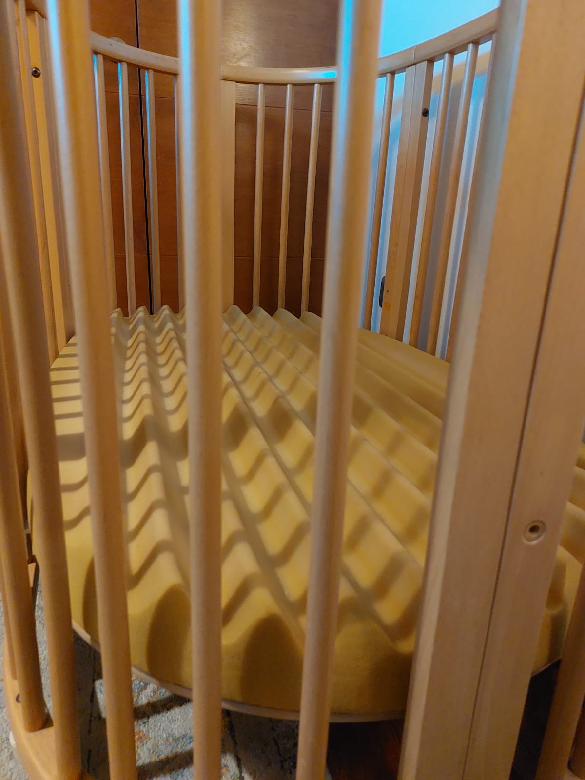 Cuna mini Stokke Sleepi V3 con extensión - Imagen 7