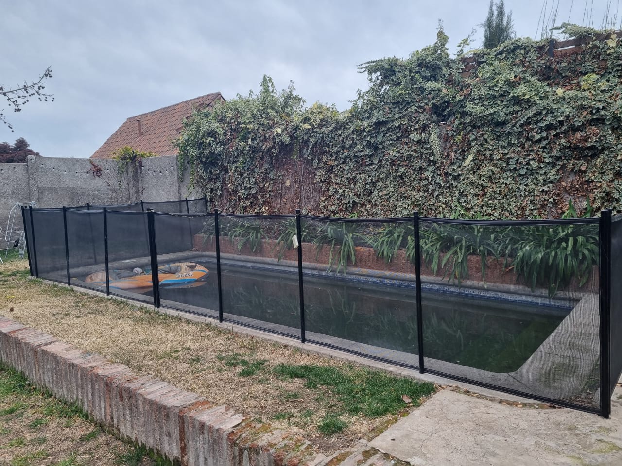 Reja protectora de piscina