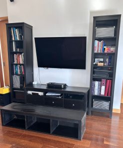 Rack TV negro con libreros Ikea