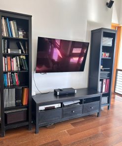 Rack TV negro con libreros Ikea