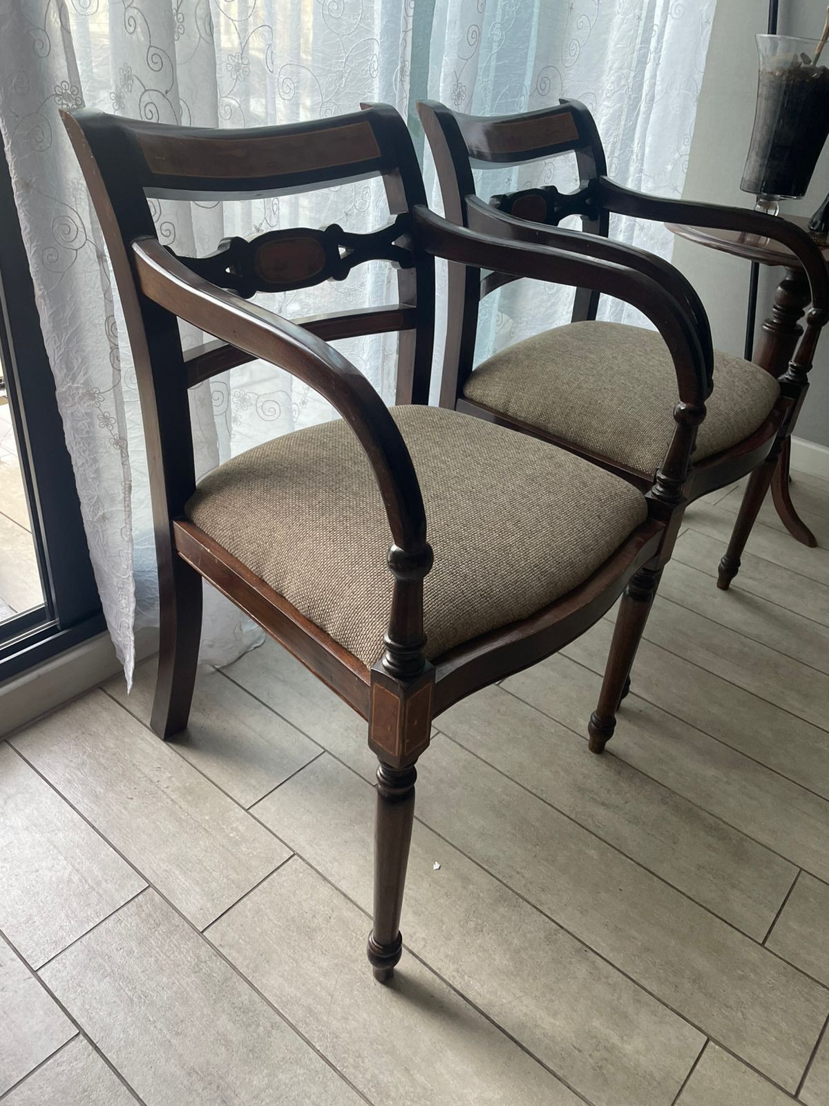 Sitiales madera y tela gris - Imagen 4