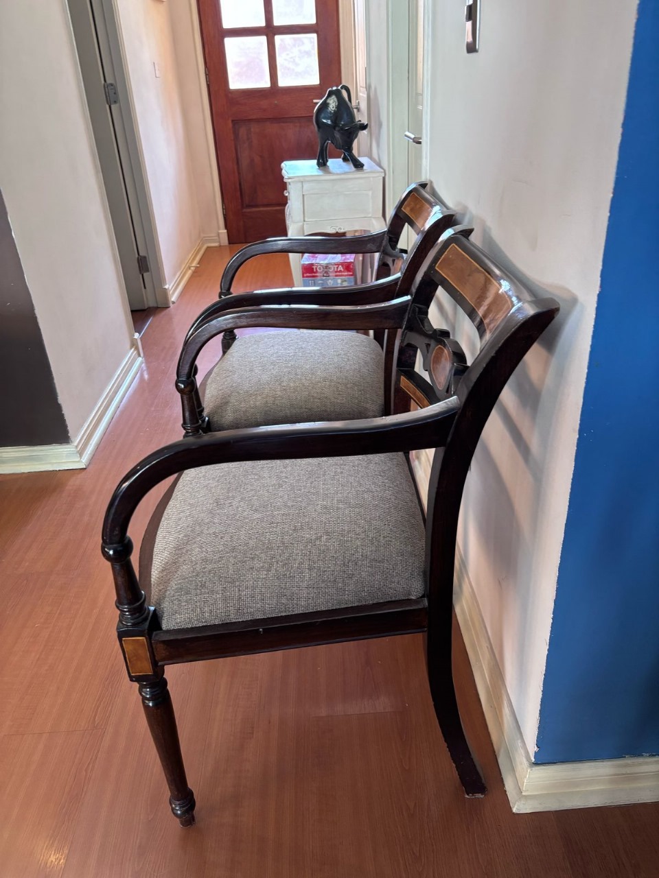 Sitiales madera y tela gris - Imagen 7