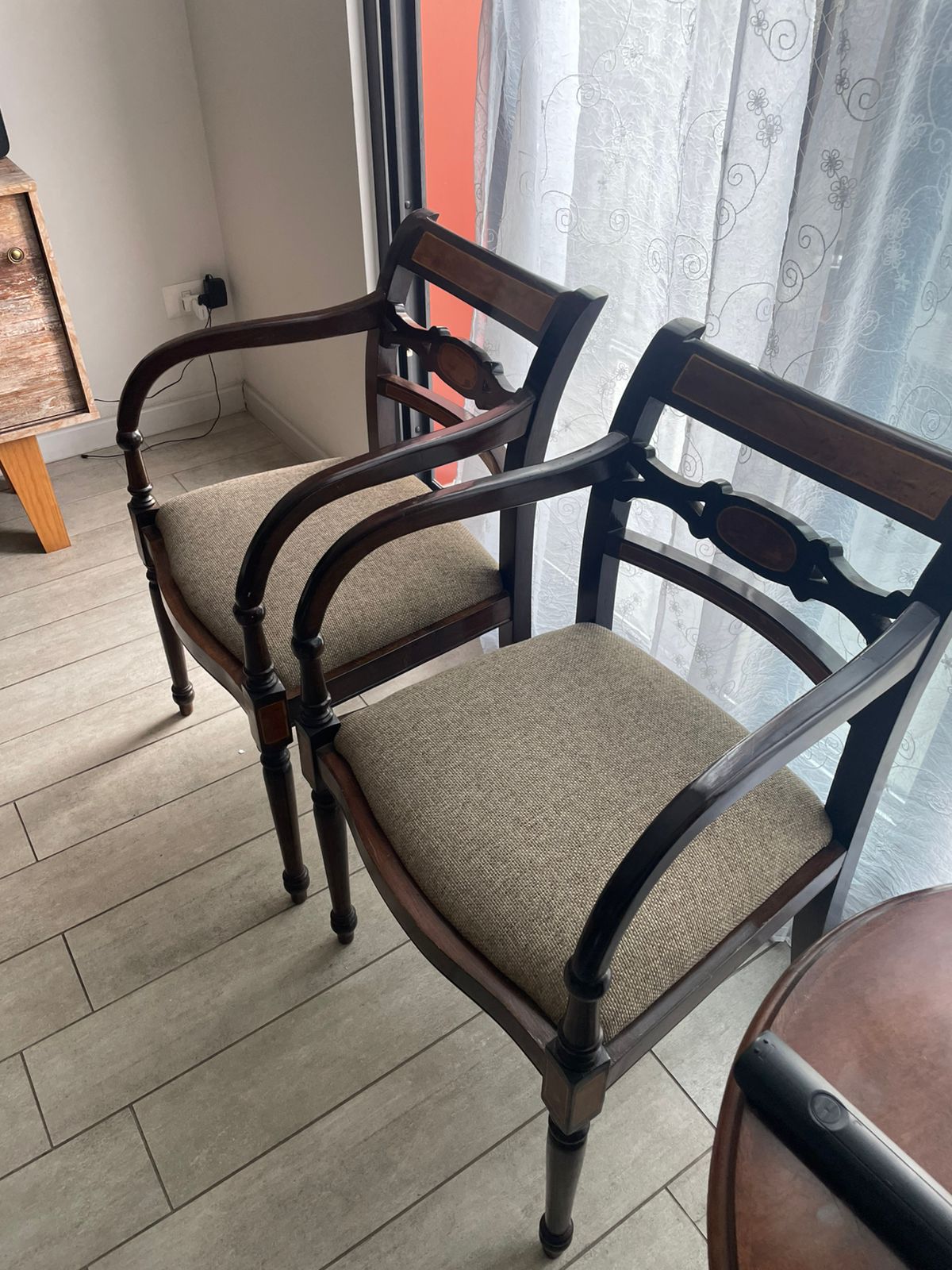 Sitiales madera y tela gris - Imagen 8