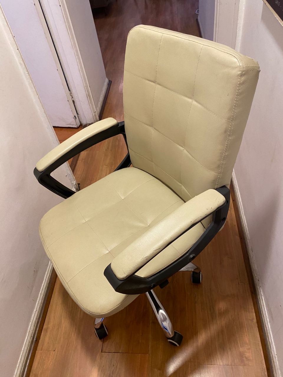 Silla escritorio ecocuero marfil