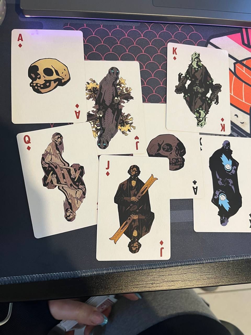 Mazo de cartas Hellboy - Imagen 5