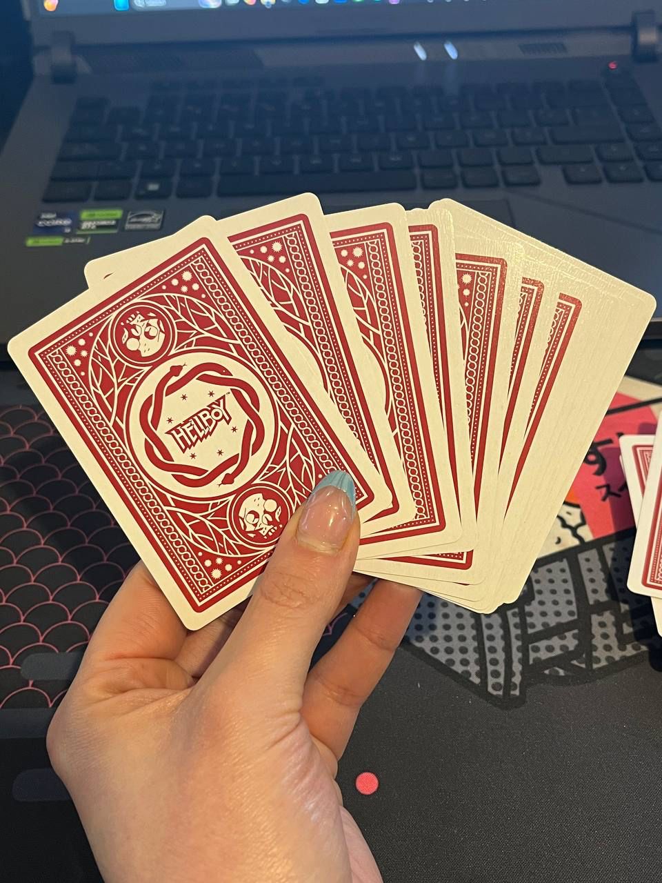 Mazo de cartas Hellboy - Imagen 6