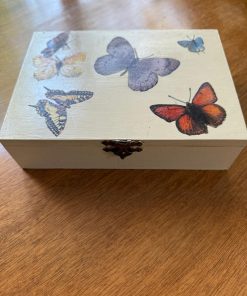 Caja de madera diseño mariposas
