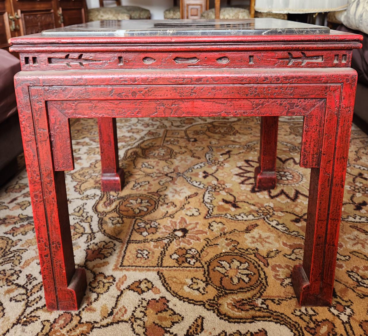 Par mesas laterales madera rojo y mármol