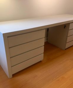 Escritorio de madera pintado 8 cajones