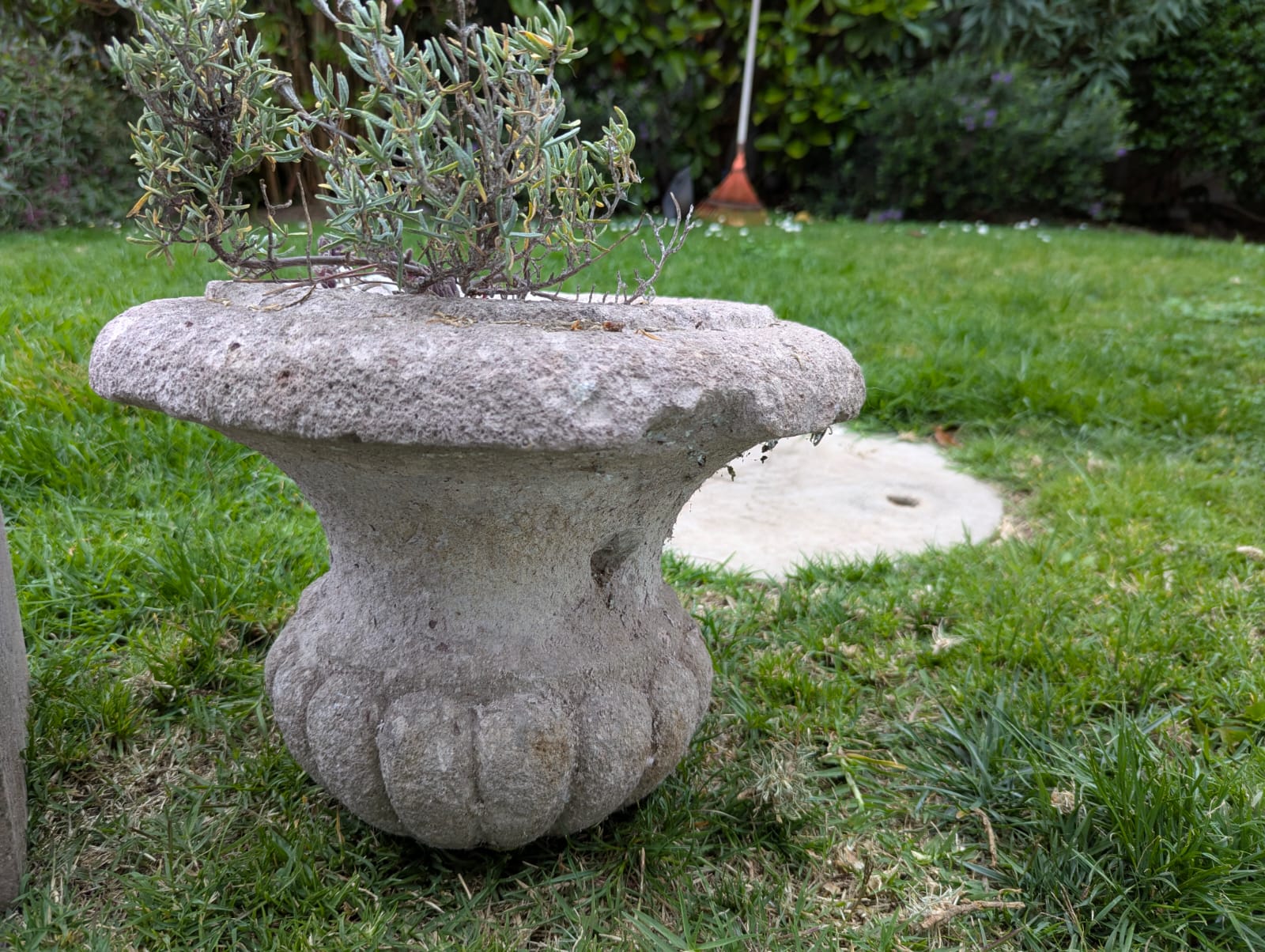 Maceteros de piedra antiguos - Imagen 11