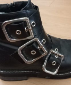 Botines negros con hebilla