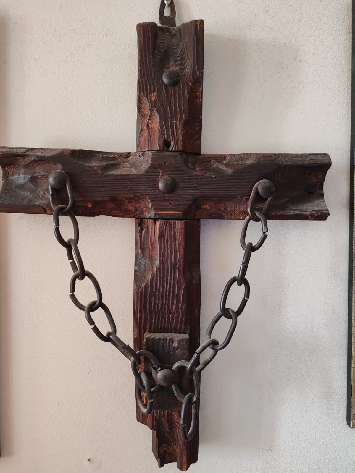 Cruz de Madera nativa con cadenas de acero - Imagen 2
