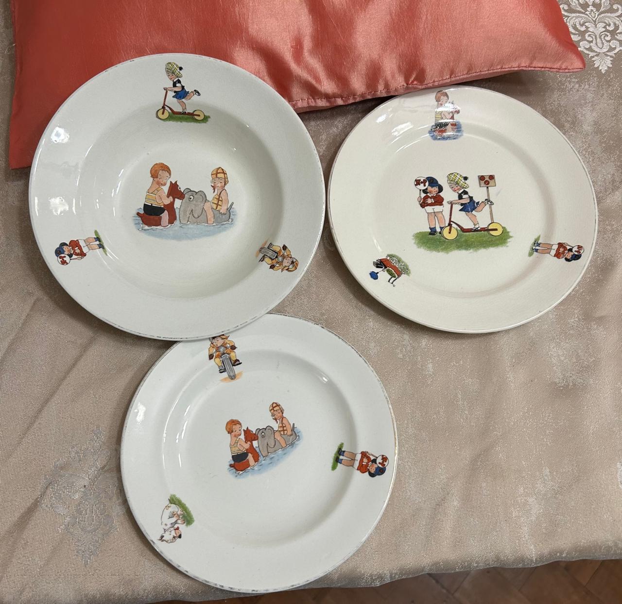 Set 3 platos de loza infantil Thomas Hughes & Sons Ltd