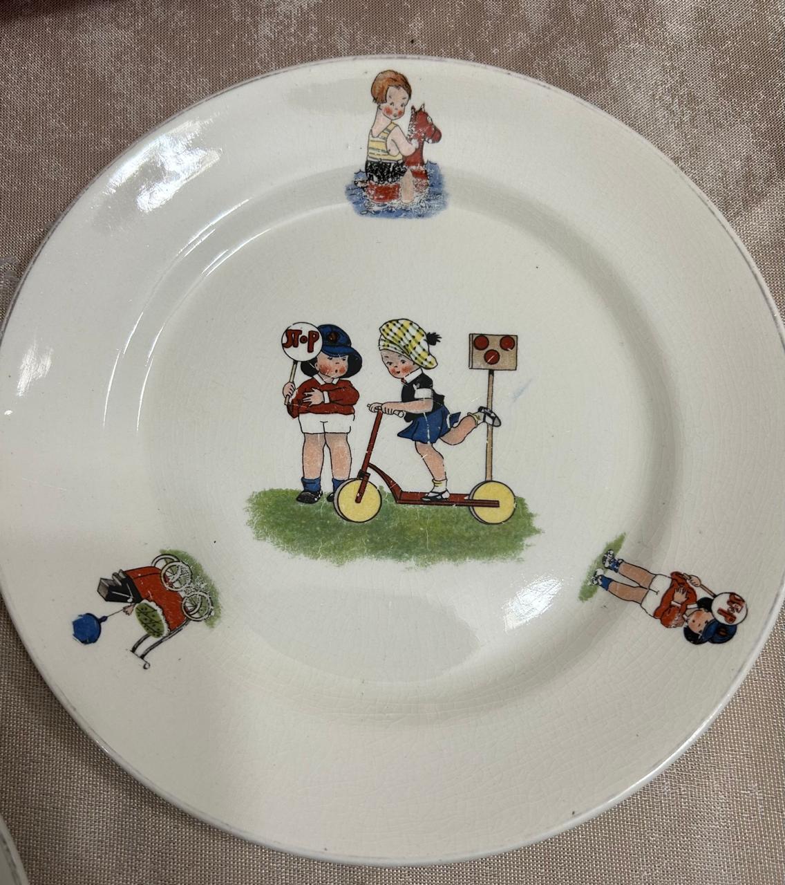 Set 3 platos de loza infantil Thomas Hughes & Sons Ltd - Imagen 2