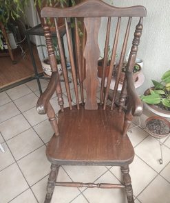 Silla mecedora de madera solida