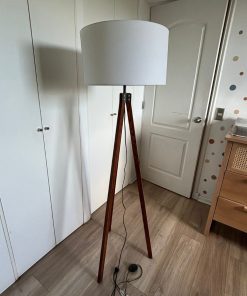 Lámpara de pie trípode