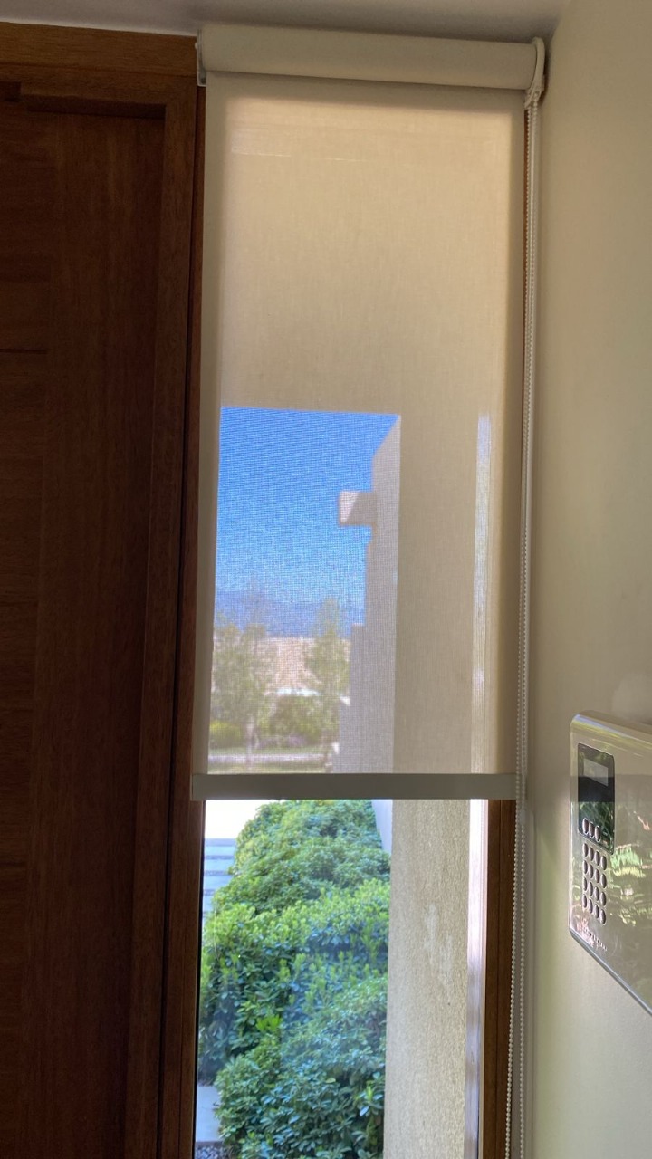 Cortina roller blanco pequeña