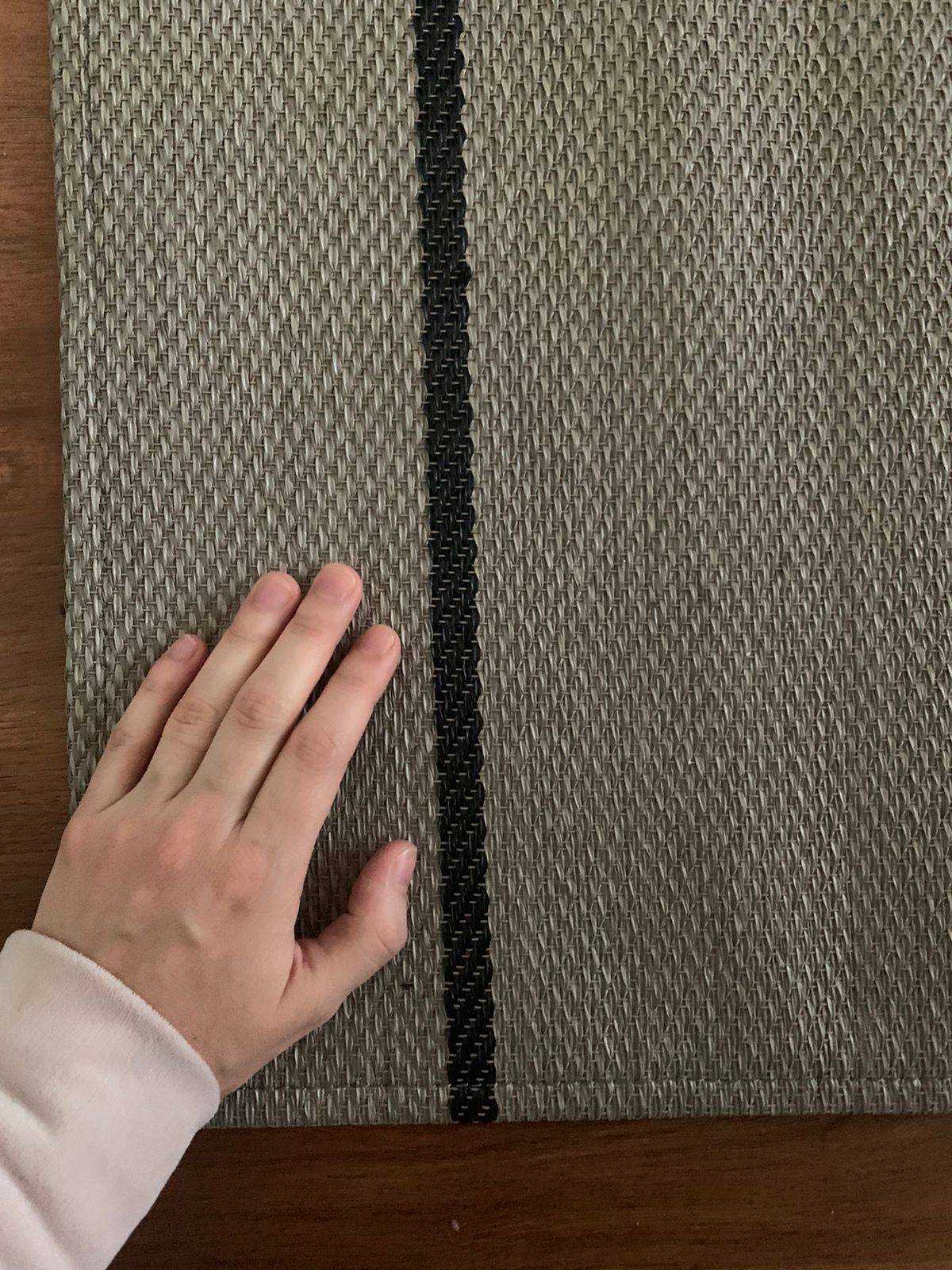 Alfombra vinílica DecoRugs gris y negro - Imagen 4