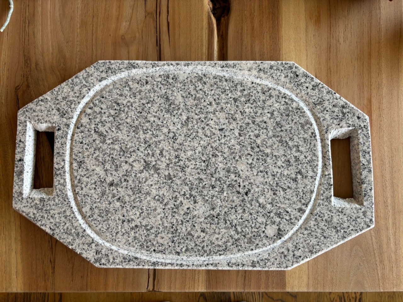 Tabla de piedra con ribete