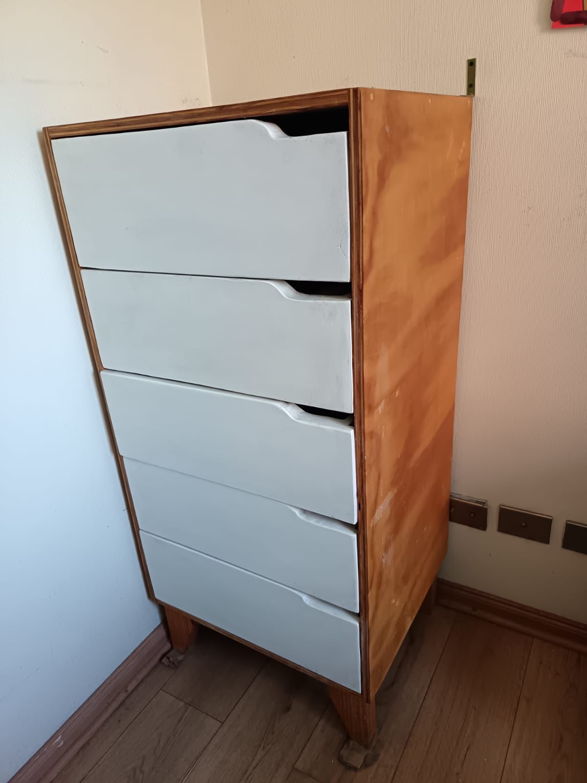 Cómoda alta 5 cajones