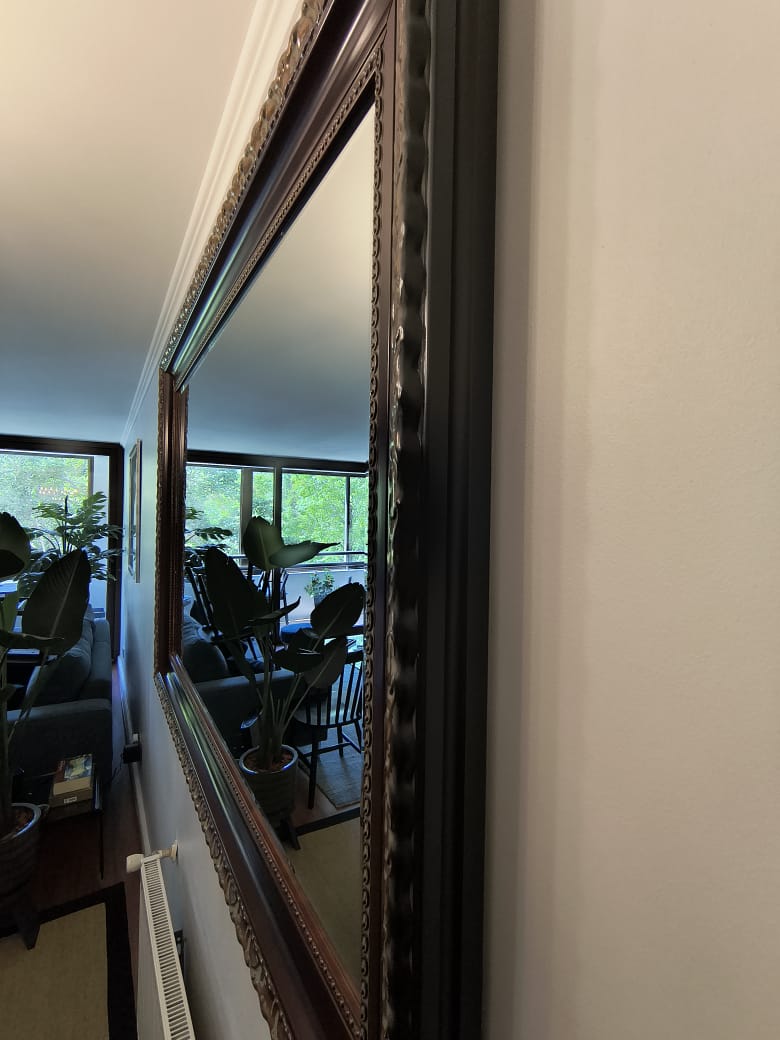 Espejo biselado con marco de madera tallado - Imagen 5