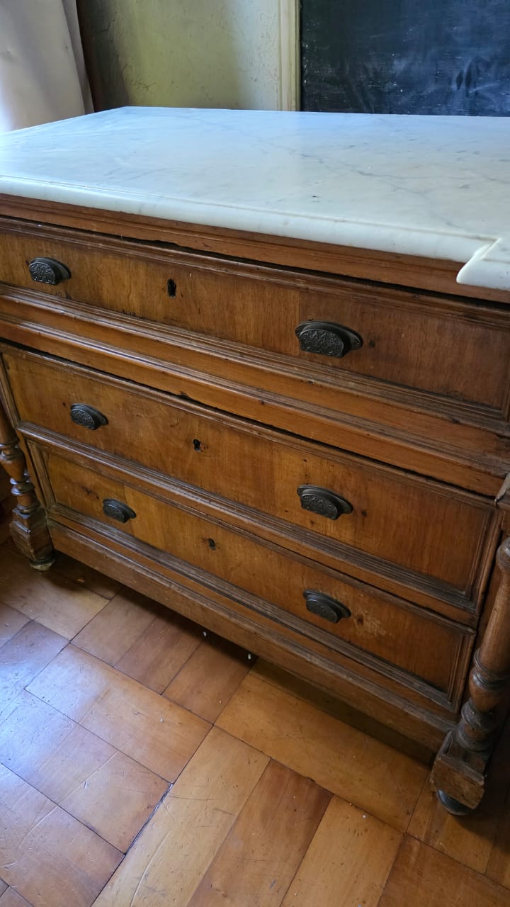 Cómoda de madera y cubierta mármol con 3 cajones - Imagen 2