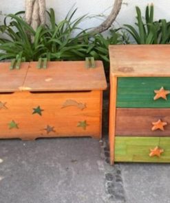 Set baúl y velador madera infantil con estrellas